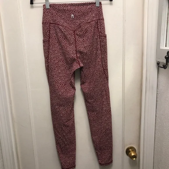 Buff Bunny Burgundy Bossy Print Rosa Pocket Leggings Size Medium - Picture 4 of 6